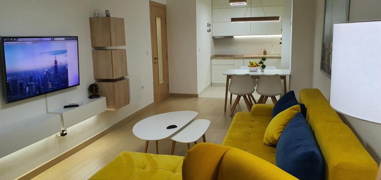 Lux Apartment Flatiron Skopje Bagian luar foto