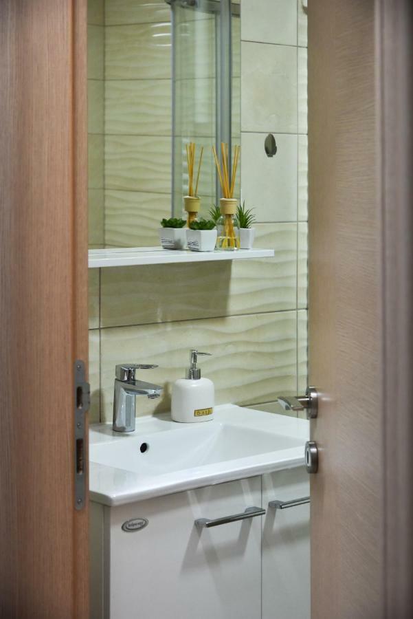 Lux Apartment Flatiron Skopje Bagian luar foto